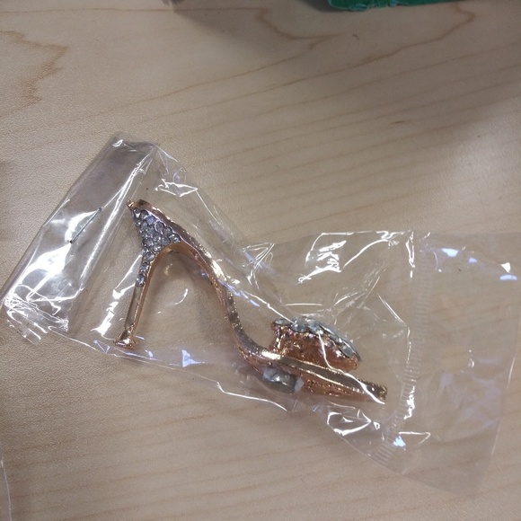 Magnets - Picture 5 of 6